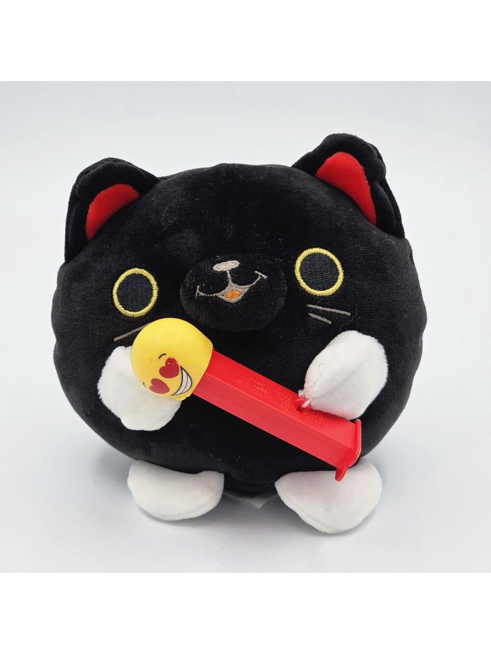 2023 Zuru Snackles LUNA Black Cat With Pez Plush Stuffed Animal 5” Black Red